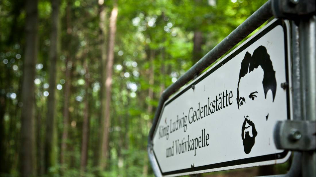 Bearded King Ludwig pointing the way. |  <i>Will Copestake</i>